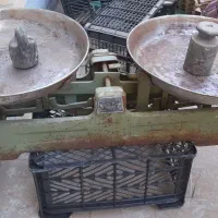 ترازو قدیمی ۲ عدد با سنگ