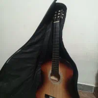 گیتار کار دست