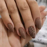 ناخن کاشت 650ترمیم 500 طراحی رایگان