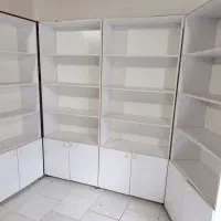 قفسه فروشگاهی چوبی سفید در حد نو