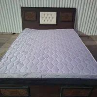 تخت دو نفره همراه تشک و ۲ تا پاتختی