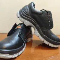 کفش کار و ایمنی نو/ قیمت مناسب