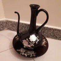 آفتابه لگن و میز چوبی شیشه ای