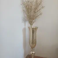 گلدان کنار سالنی