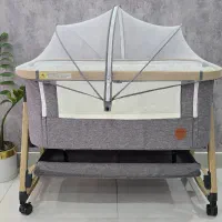 تخت کنار مادر کودک