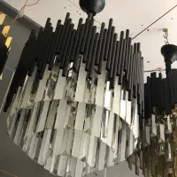 یک جفت لوستر و یک عدد دیوار کوب