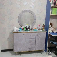 میز آرایش شیک و کاملا سالم و نو