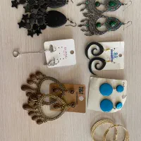 تعدادی بدلیجات و ساعت