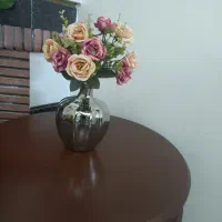 دو عدد گلدان با گل مصنوعی در حد نو