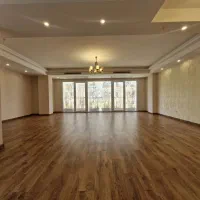 دربست ۲۰۰ متر بنا ۲۰۰ متر حیاط استخردار دیباجی
