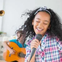 آموزش خوانندگی برای خانم‌ها و آقایان