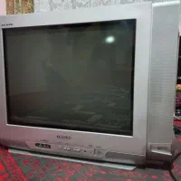 تلویزیون به همراه میز تلویزیون