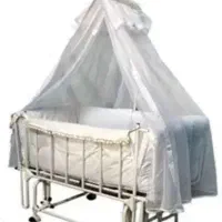تخت کنار مادر