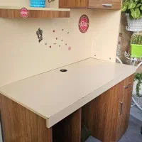 میز تحریر کاملا سالم وتمیز