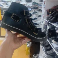 کفش های ۱۰۰ تومنی