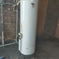 ابگرمکن با چهارپایه زیرش درحدنو