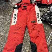 لباس و چوب اسکی کامل با متعلقات|ورزش‌های زمستانی|تهران, کرمان|دیوار