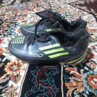 کفش ورزشی بچگانه در حد نو