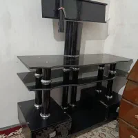 یک عدد میز تلوزیون و یک عدد اب میوه گیر