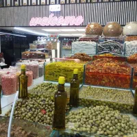 به دو فروشنده خانم و آقا