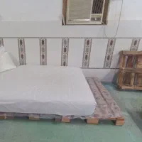خوشخواب و پالت چوبی