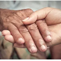 نیاز مند پرستار برای سالمند