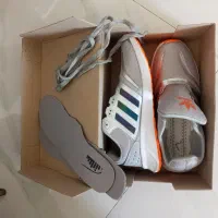 کتونی آدیداس شیک و خوش پوش. داخل کارتن. نو ۴۳/۴۴