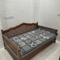 تخت چوبی رستورانی