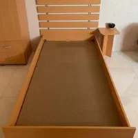 تخت و کشو داخلش