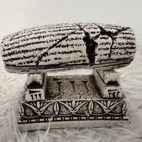 مجسمه منشور کوروش