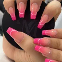 خدمات کاشت و ترمیم و اموزش ناخن با12سال سابقه کار