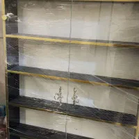 ویترین تمیز و سالم درب شیشه ای (سلفون پیچیده شده)