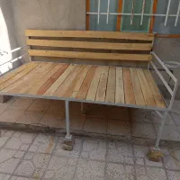 تخت چوبی