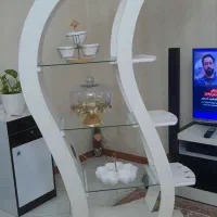 ویترین درحد نو بدون خط وخش داخل ویترین چراغ داره