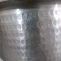 دوتا دیگ و مقداری سینی و قابلمه معدنی درحدنو