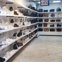 ویترین و قفسه، وسایل فروشگاه کفش فروشی