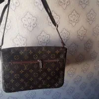 کیف مدل ال وی جادار|کیف، کفش، کمربند|پرند, فاز ۳|دیوار