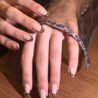 انجام انواع خدمات ناخن با قیمت مناسب