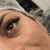 کاشت ناخن و مژه