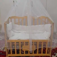 تخت نوزاد کنار مادر