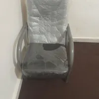 میز باچهار صندلی فلزی با ۱ صندلی انتظار