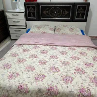 تختخواب دو نفره میز آرایش با اینه و 2عدد پاتختی