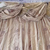 یک عدد پرده ی زیبا و قیمت مناسب