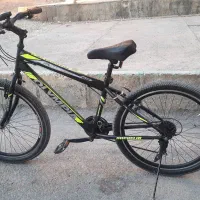 دوچرخه المپیا در حد نو|دوچرخه، اسکیت، اسکوتر|صحنه, |دیوار