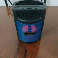 یک دستگاه اسپیکر klnlso.