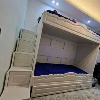 تختخواب دو طبقه جوان و نوجوان