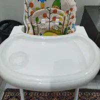 صندلی غذا خوری زویی تر و تمیز در حد نو