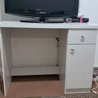 میز تحریر کم استفاده شده