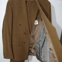 کت و شلوار نو|لباس|صومعه‌سرا, |دیوار