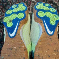 کفش سالنی تمیز پا خور